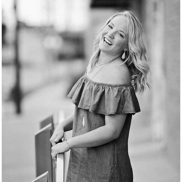 Meet your Posher, Camryn - Picture 1 of 1